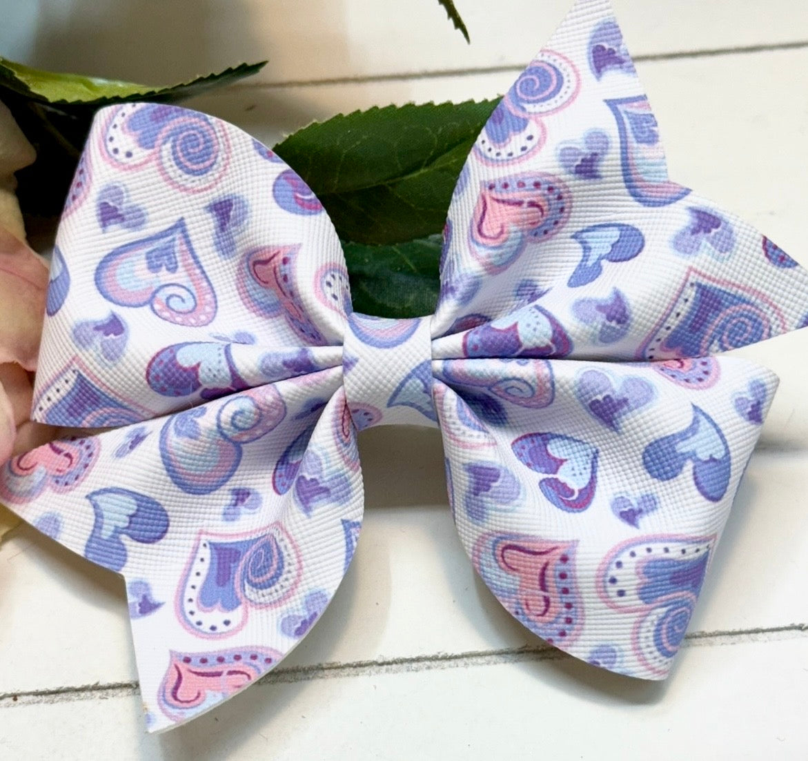 Lavender Heart Larkin Bow 5"